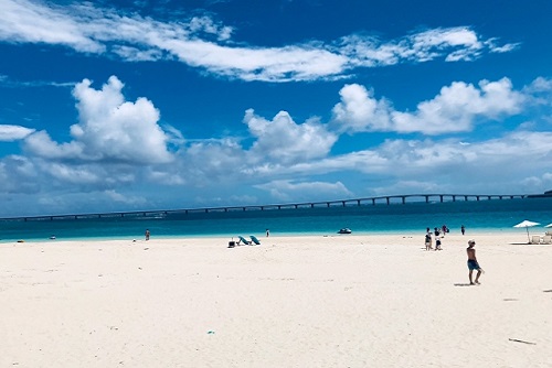沖縄移住 海 与那覇前浜ビーチ